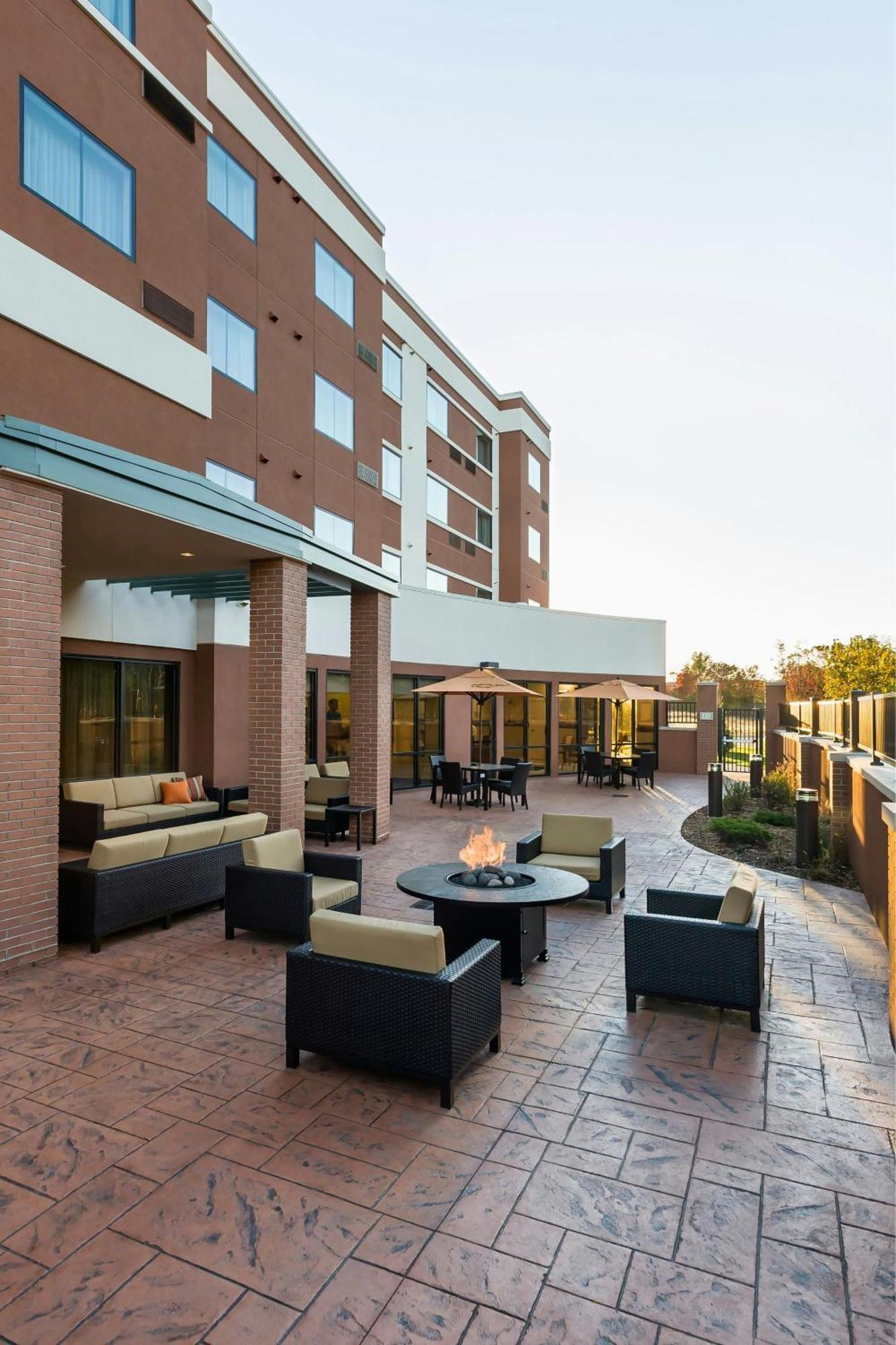 Courtyard By Marriott Kalamazoo Portage Exterior foto